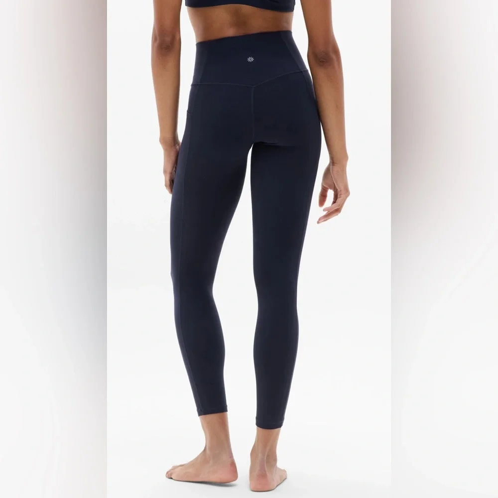 Athleta Navy Salutation Stash Pocket High Rise Large 25” Inseam💎EUC Retail $109 - Picture 1 of 7
